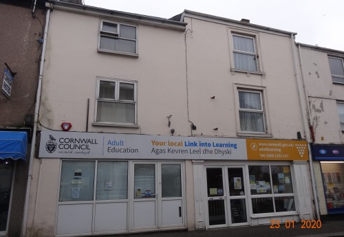 M3450 : IMPRESSIVE COMMERCIAL INVESTMENT PROPERTY