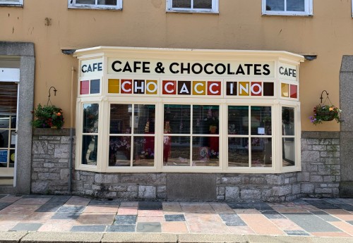 R1734 : CHARMING CHOCOLATE CAFE AND SHOP