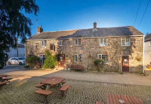 L1408 : MAJOR COUNTRY FREE HOUSE INN WITH STUNNING 'GRAND DESIGNS' OWNER'S  DETACHED RESIDENCE